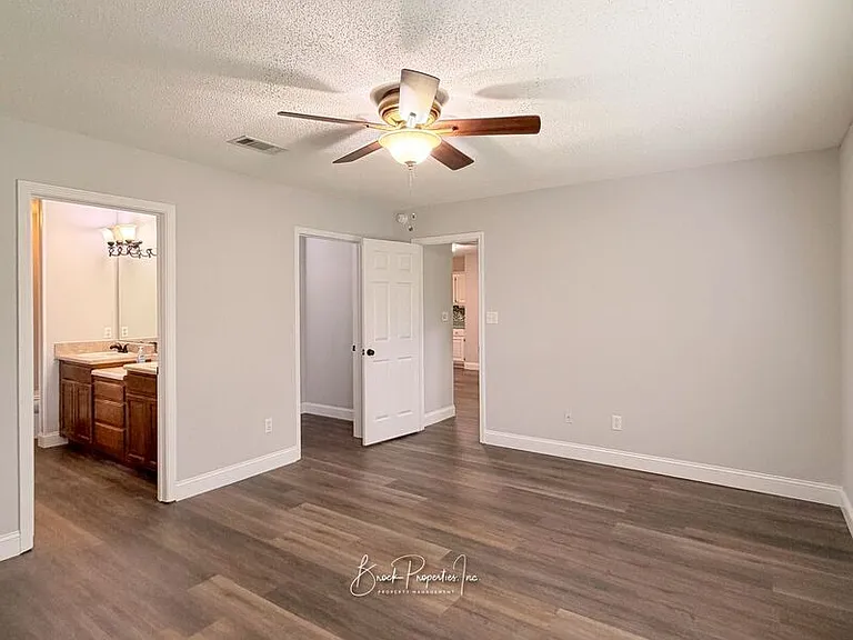 2520 Southern Oaks Dr — Photo 10