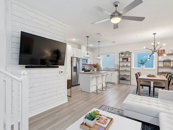 2nd image of 2827 Manor Rd #3102