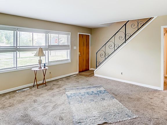 4th image of 2943 Louise Ave
