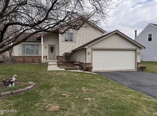 9718 Millcroft Rd, Perrysburg, OH 43551
