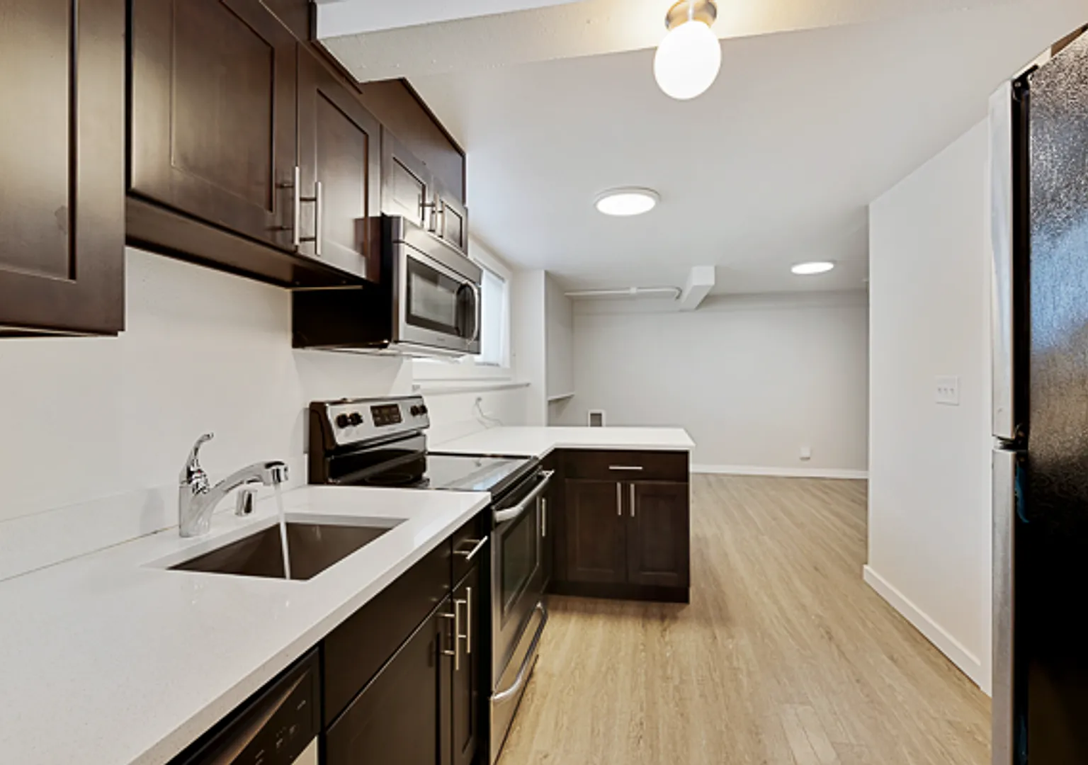 1633 Apartments — Photo 4