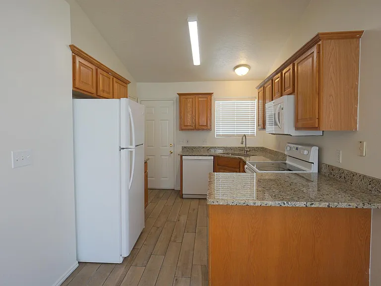 1594 W 1170 N — Photo 3