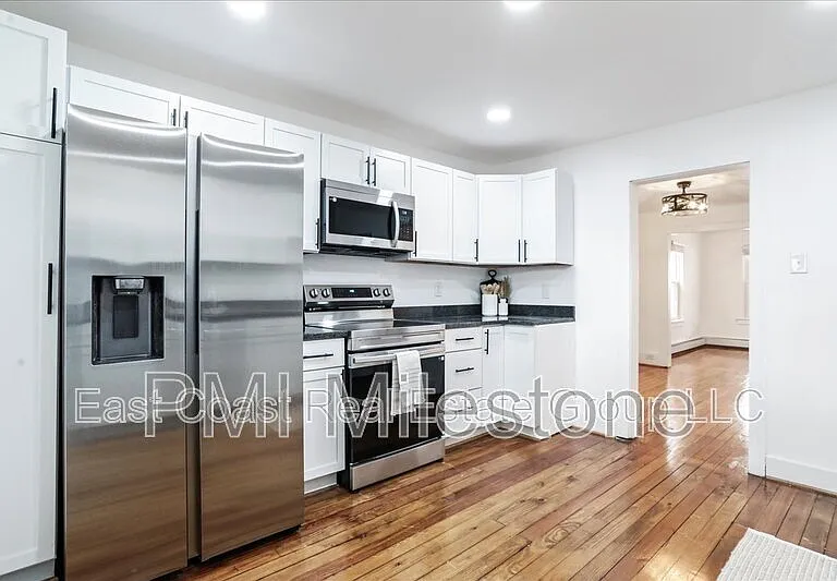 16 Woods Ln — Photo 2