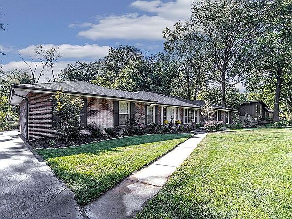 3rd image of 325 Magna Carta Dr