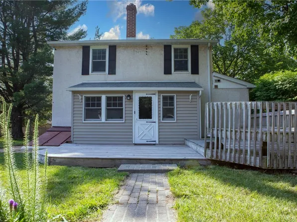 300 E Summit Ave, Telford, PA 18969