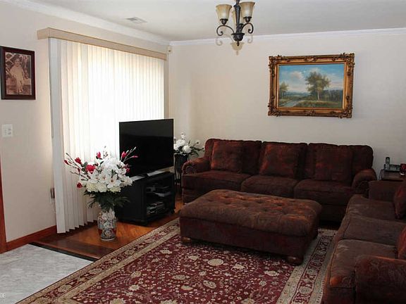 5th image of 30525 Groveland St