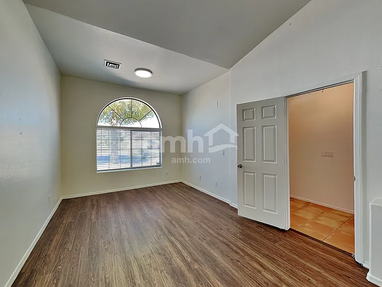 717 W Beth Dr — Photo 18