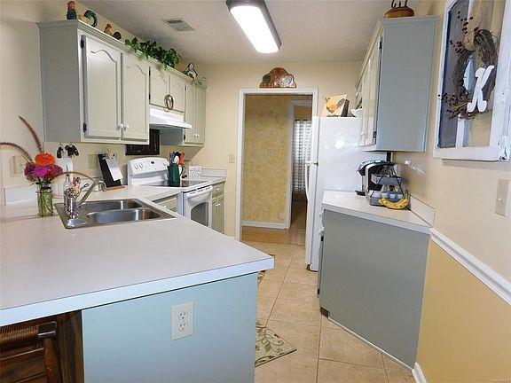 5th image of 7061 Runnymede Dr