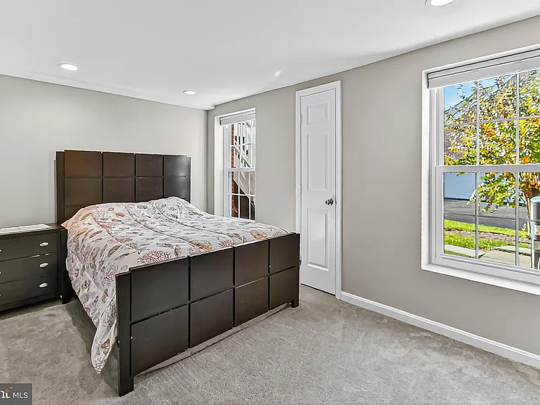1300 Pinstripe Ct — Photo 18