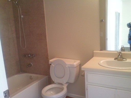 5th image of 633 Broad Ave APT 24