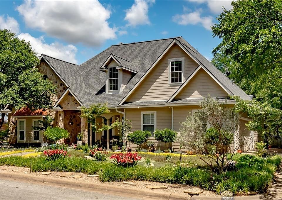 1st image of 501 Oak Hollow Ln