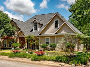501 Oak Hollow Ln, Fort Worth, TX 76112