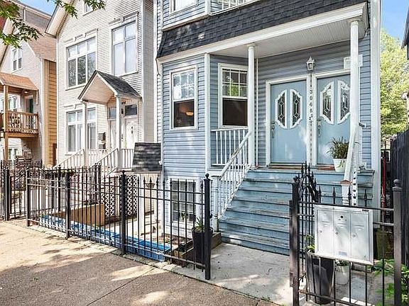 3rd image of 3046 N Leavitt St #1