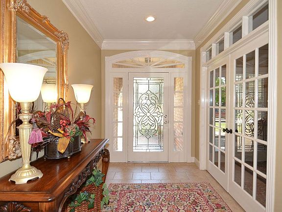 Nice wide entryway - Formal dining thru the french double doors to the right of this shot.