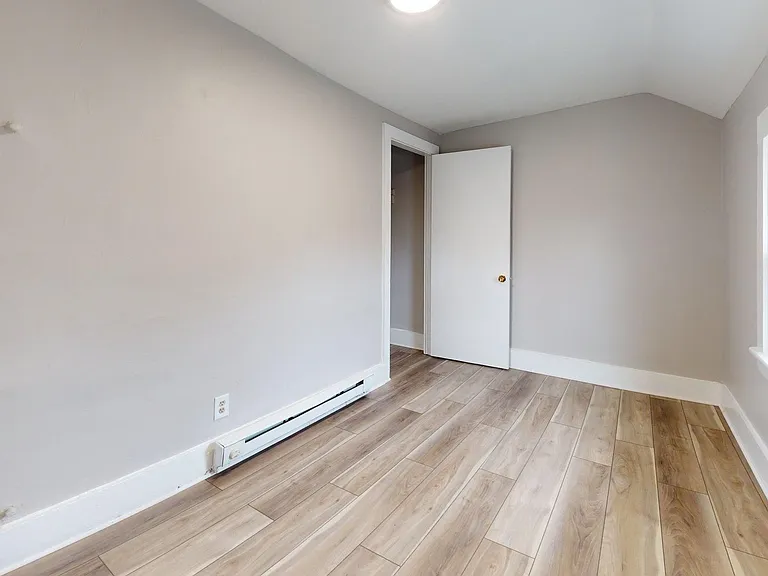 1031 W 9th St — Photo 25