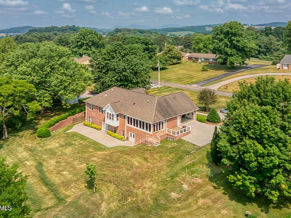 4th image of 1421 Laurel Hills Cir