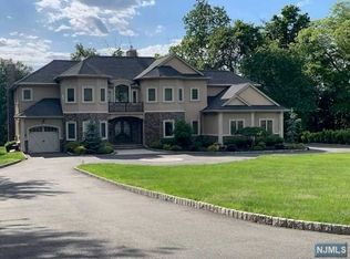 45 Colonial Rd, Wayne, NJ 07470