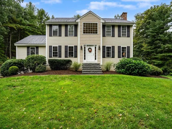 11 Quentin Drive, Londonderry, NH 03053-6124