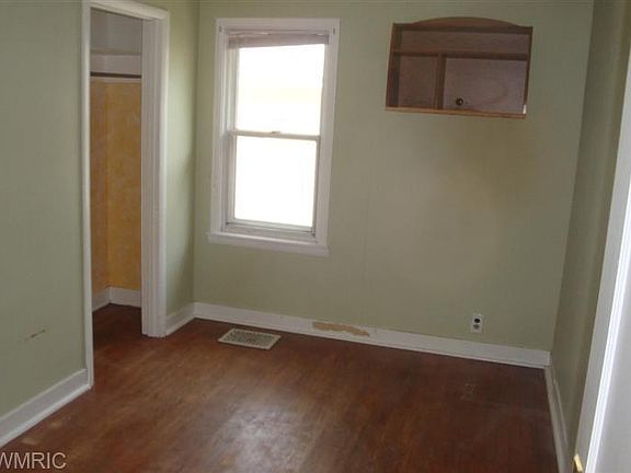 5th image of 1352 Houseman Ave NE