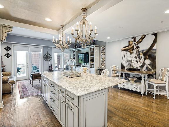 2nd image of 5055 Addison Cir Penthouse 423