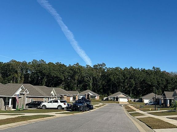 Exterior Neighborhood (street photo)