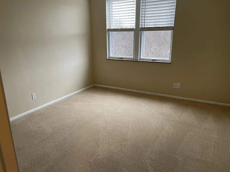 Embassy House Apartments — Photo 14