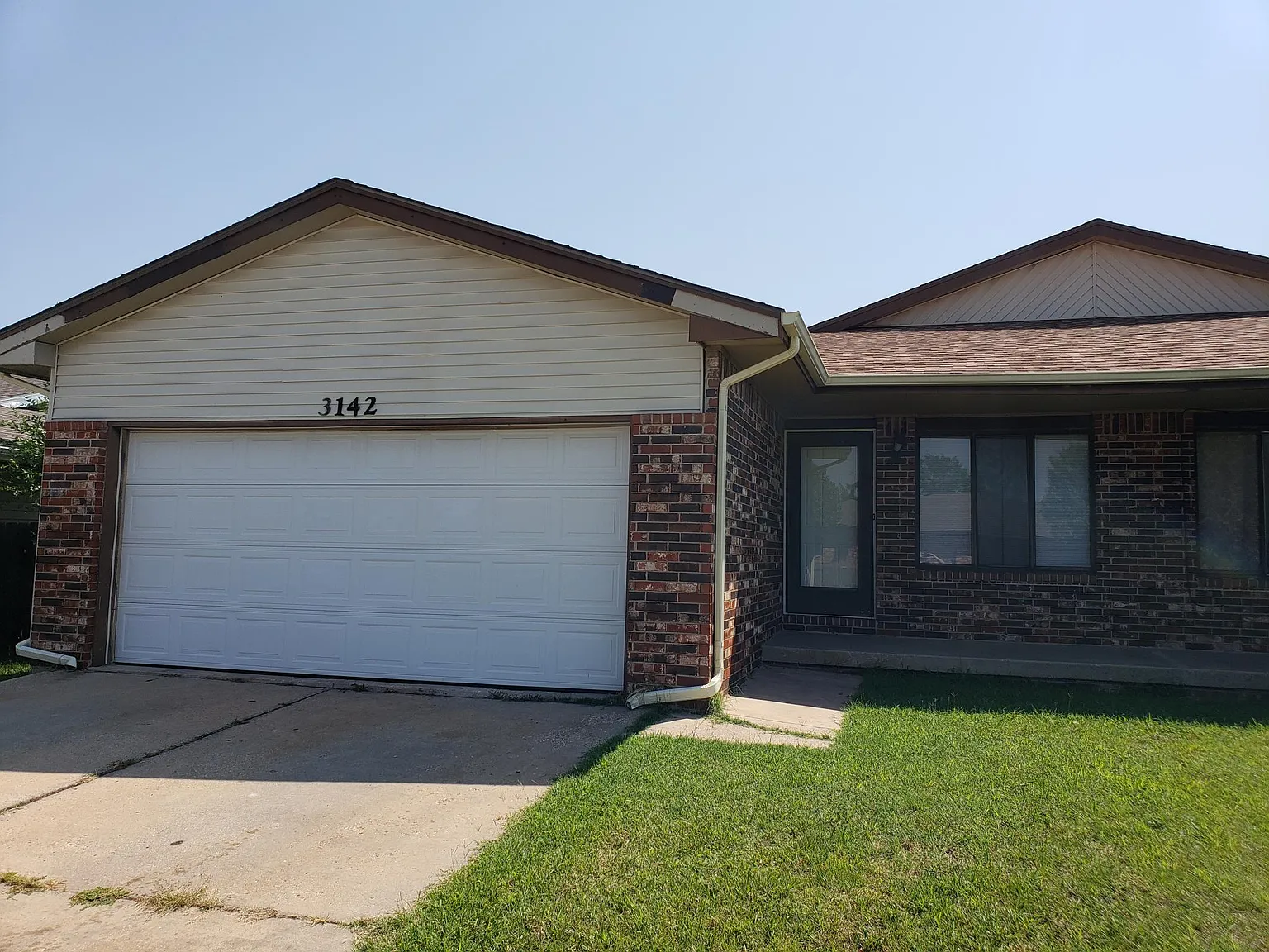 3142 S Pinecrest St — Photo 1