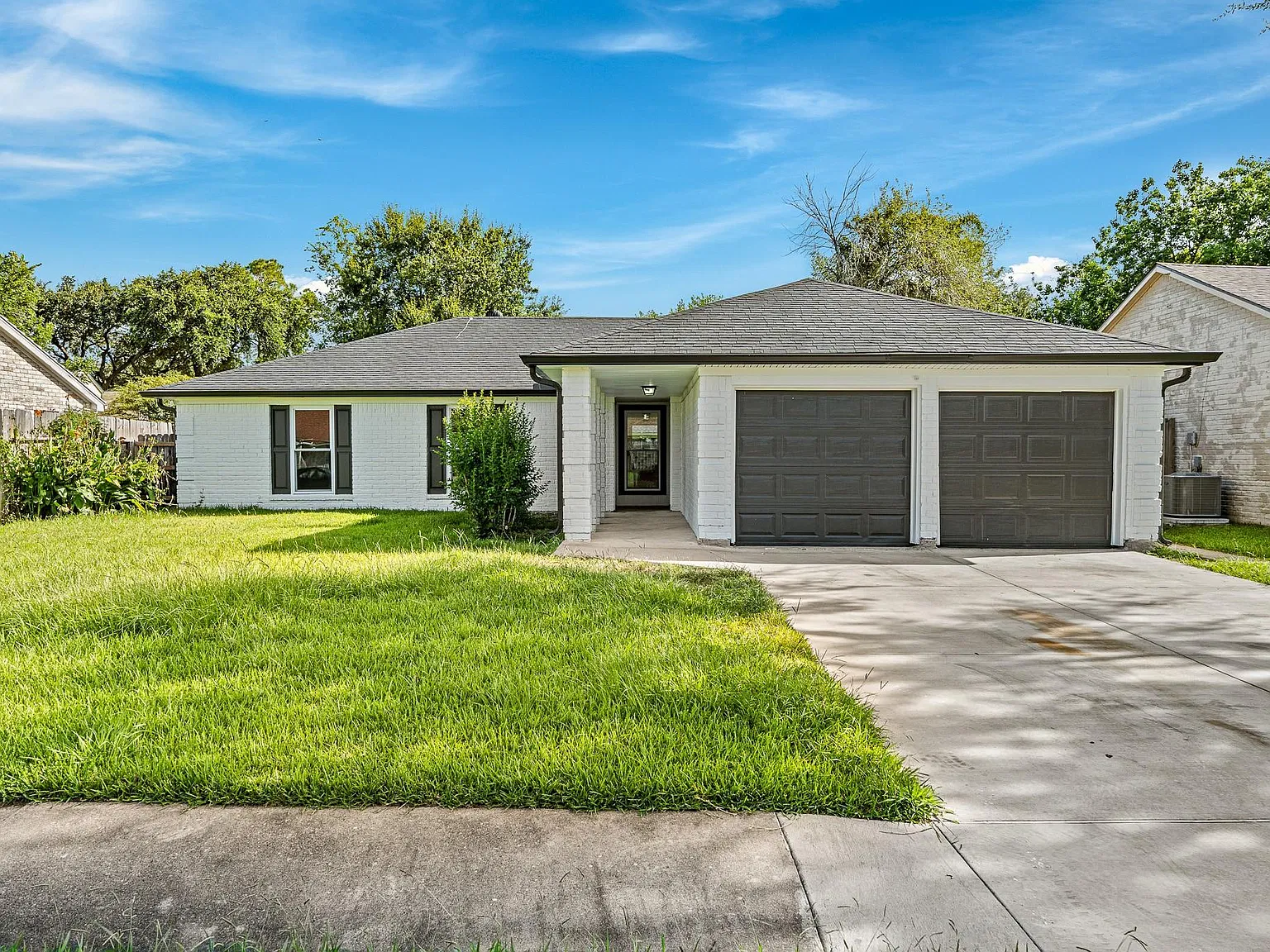 3 bed, 2.0 bath, 1654 sqft, $2,000 — Photo 1