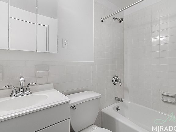 4th image of 132 E 45th St APT 4E