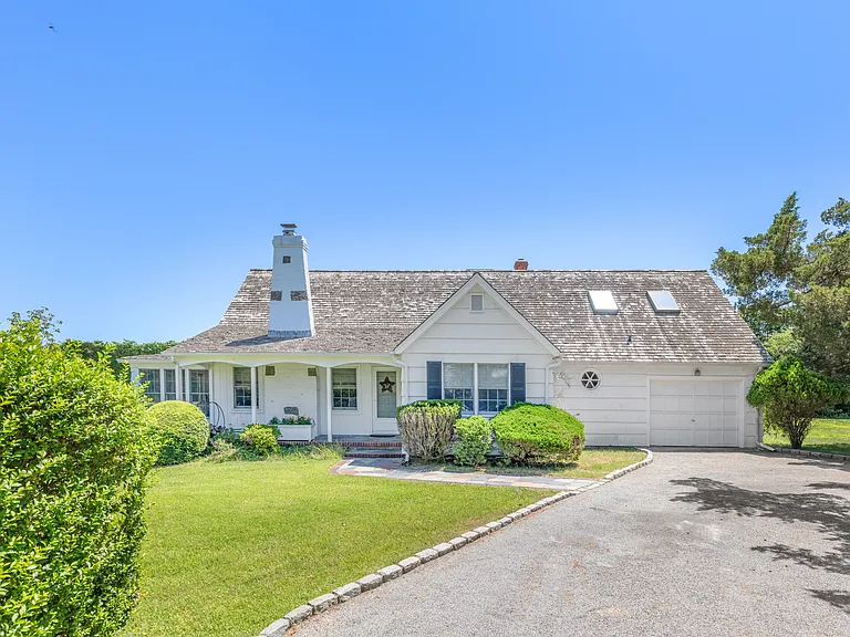 81 Scotts Landing Rd — Photo 2