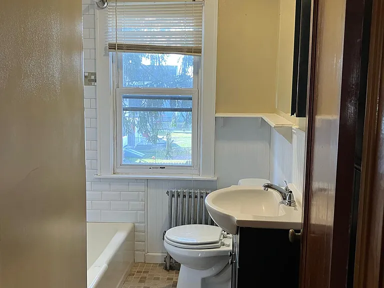732 S Market St #2 — Photo 4