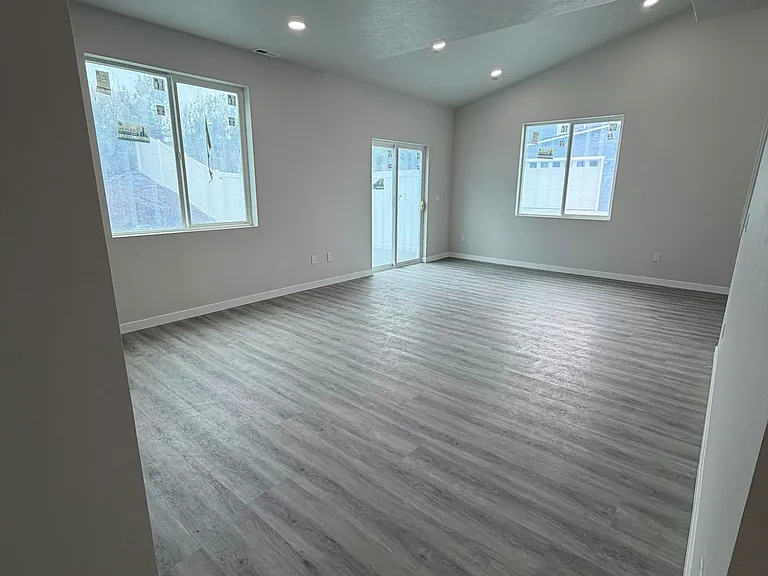 1814 N Coach Ln — Photo 4