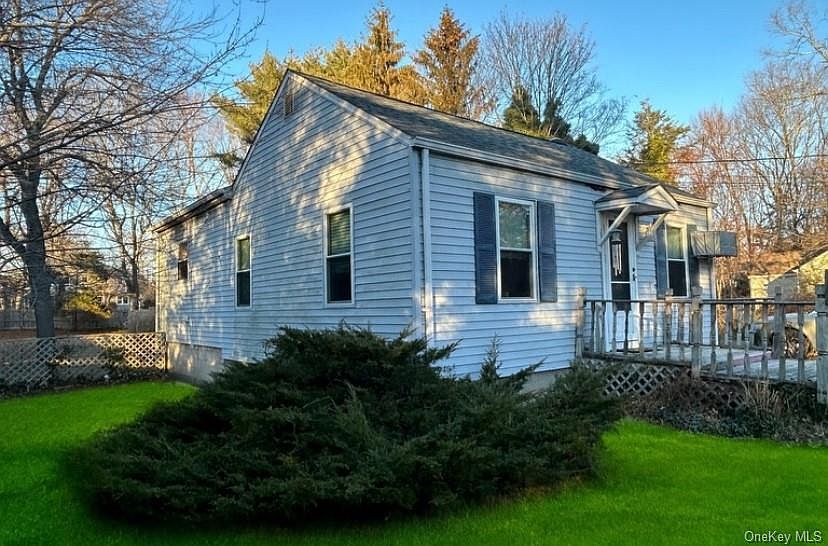 1st image of 220 Larch Lane