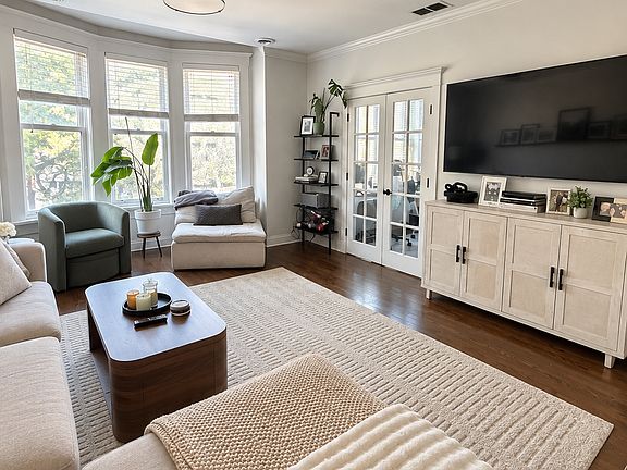 3rd image of 2057 N Racine Ave #2-2N