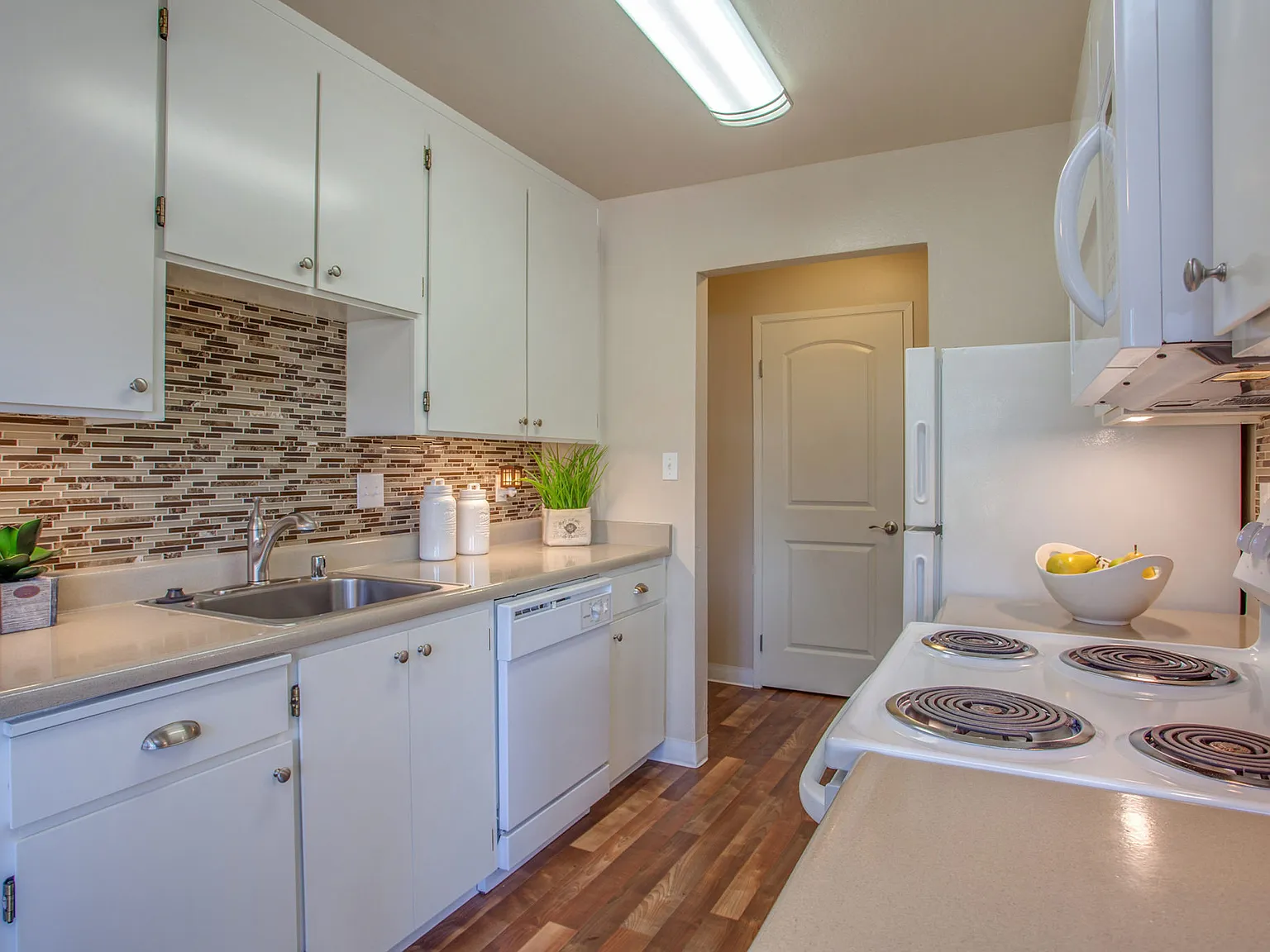 Alderwood Apartments — Photo 1