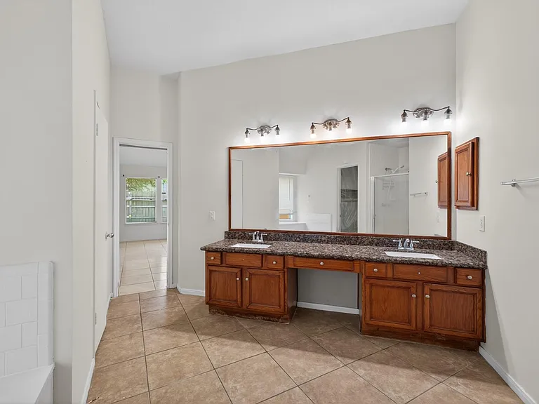 19635 Vernier Woods Ln — Photo 11