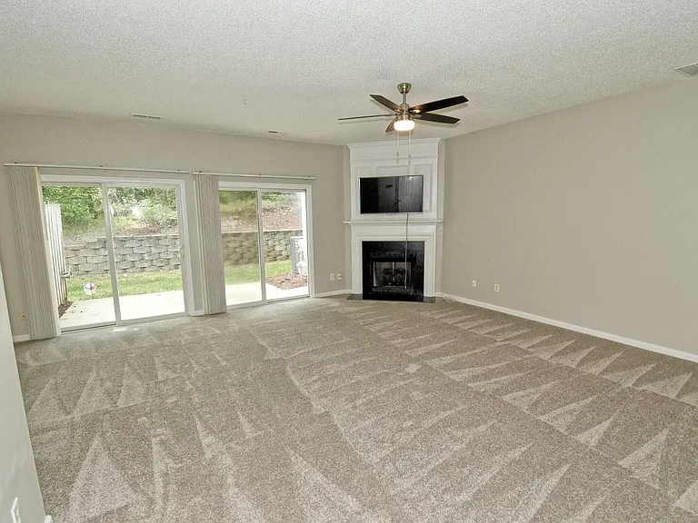 314 Canyon Lake Cir — Photo 10