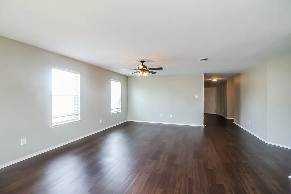 3 bed, 2.0 bath, 1751 sqft, $2,180 — Photo 2