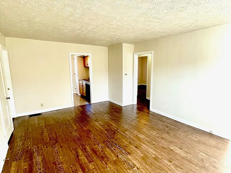 Nola Court Apartments — Photo 94