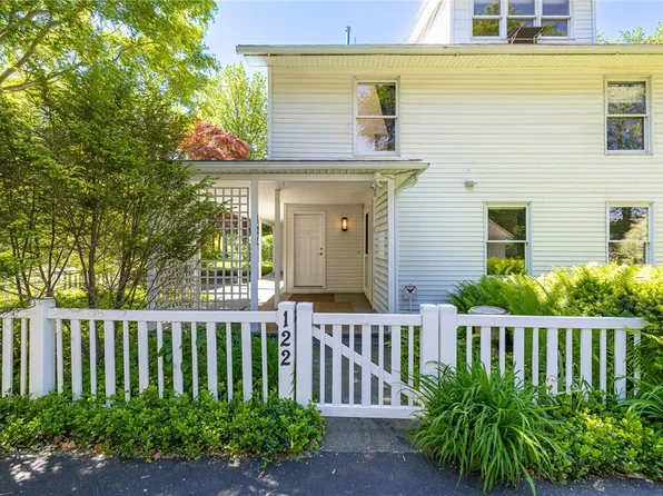 122 S Main St, Pittsford, NY 14534