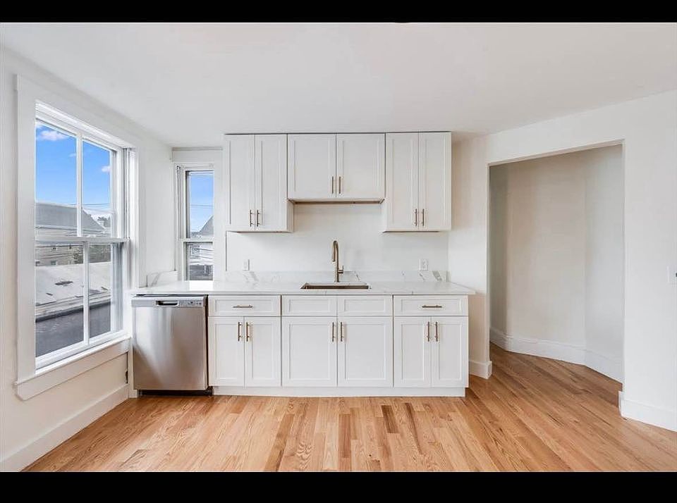 1st image of 54 Bonair St