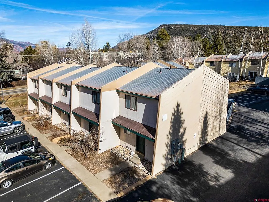 2 bed, 1.5 bath, 1072 sqft, $2,050 — Photo 1