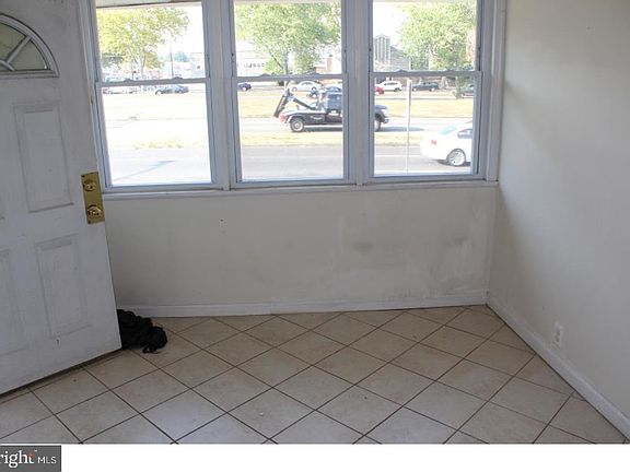 5th image of 408 E Roosevelt Blvd #1