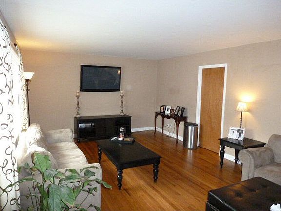 5th image of 1328 Alexander Cir