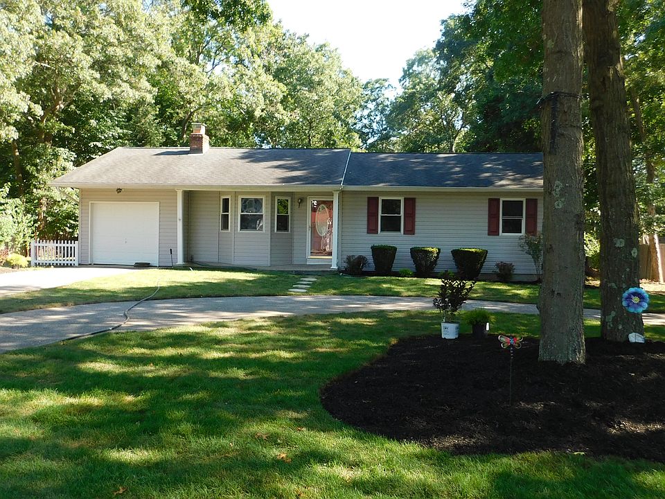 1st image of 22 Robinson Ave