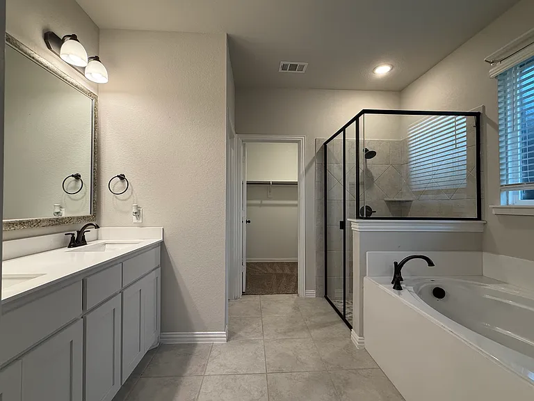 1717 Victoria Dr — Photo 17