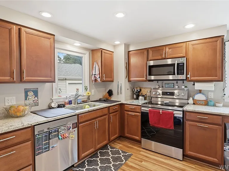 16 Paramount Pkwy — Photo 8
