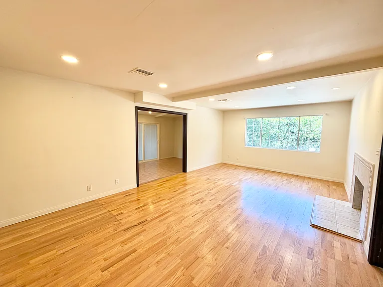 3774 La Crescenta Ave — Photo 9