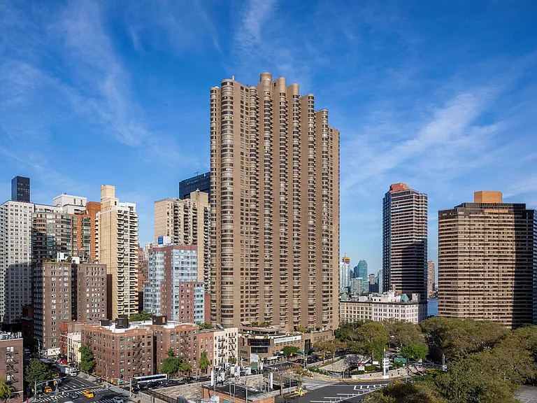 330 E 38th St #38M — Photo 8