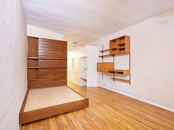2nd image of 304 E 73rd St APT 1D